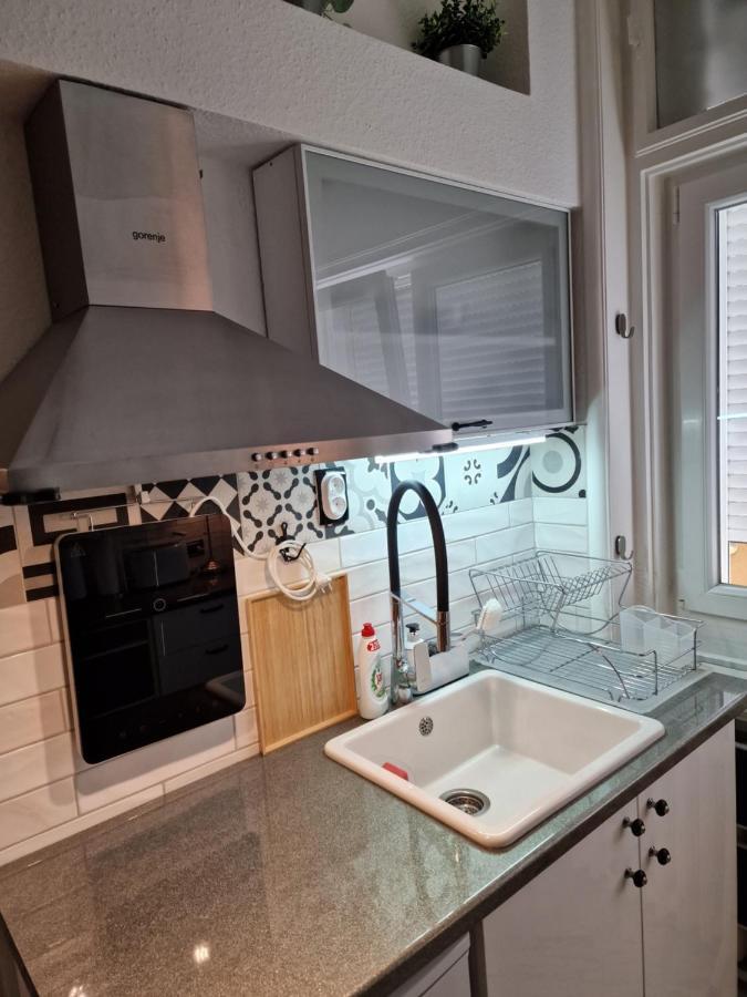 Point Apartment *